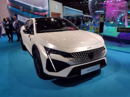 Peugeot 408 fastback (híbrido enchufable), crossover que llegará al mercado europeo a principios de 2023