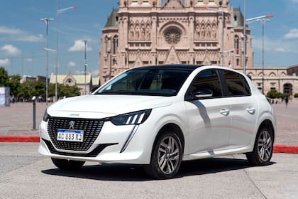 Peugeot confirmó líneas de financiación para toda la gama del 208, con una bonificación especial para la versión Feline, la tope
