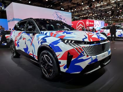 Peugeot E-5008