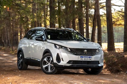 Peugeot (en la foto, su SUV 3008) es una de las marcas que mantiene la oferta de motores diésel en el mercado local