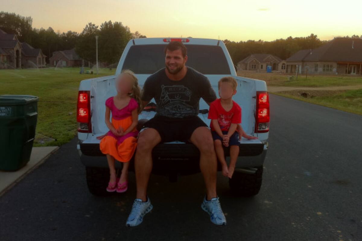 Peyton Hillis salvó a sus hijos de ahogarse en una playa de Florida, en enero pasado