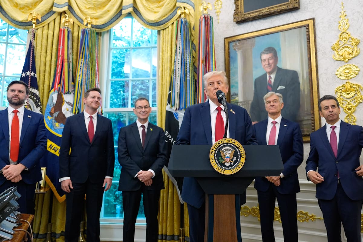 Pfizer acuerda con Trump reducir costos de medicamentos para Medicaid