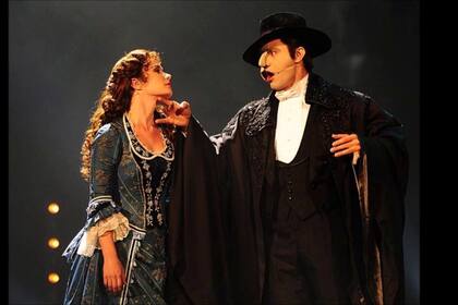 Sierra Boggess y Ramin Karimloo, en El fantasma de la ópera