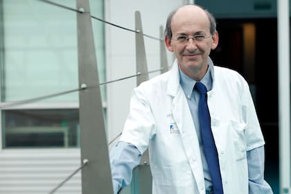 Phiillippe Menasche, el cirujano director del hospital en París en el que Schumacher ingresó hace tres semanas