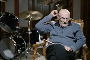 Phil Collins recordó el momento en que estuvo a punto de morir: “La gente venía a despedirse”