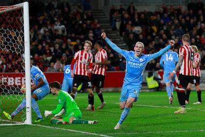 Phil Foden festeja su gol, el del triunfo de Manchester City ante Brentford
