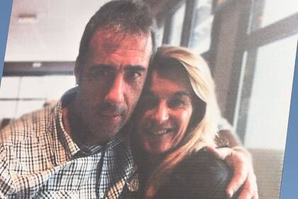 Philippe Monguillot, el colectivero atacado, junto a su esposa