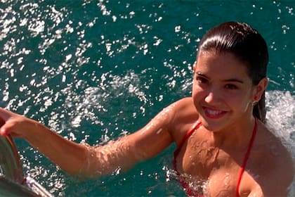 Phoebe Cates en la famosa escena de Picardías estudiantiles (1982)