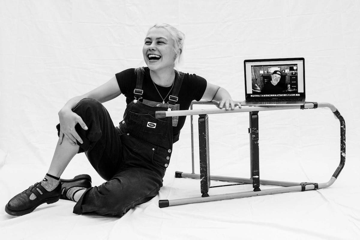 Phoebe Bridgers, la gran poeta del desamor en 2020, explora su lado metalero en una charla con Lars Ulrich, el baterista de Metallica