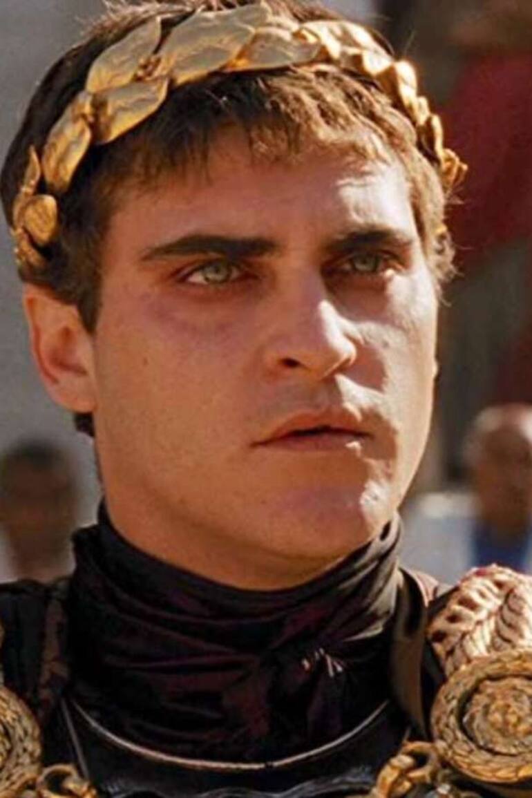 Phoenix fue Cómodo, una malvada autoridad romana en los tiempos del imperio, en el filme Gladiador, del año 2000