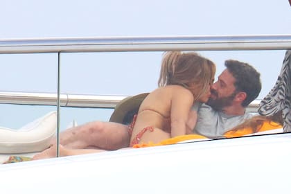 Photo © 2021 OneShotPix/The Grosby Group
St.Tropez, July 24, 2021
PREMIUM EXCLUSIVE
Jennifer Lopez and Ben Affleck on a romantic cruise aboard a yacht in the south of France