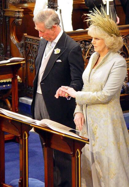 La boda del 9 de abril de 2005 entre el príncipe Carlos y Camilla Parker, en el Castillo de Windsor. (Archivo)