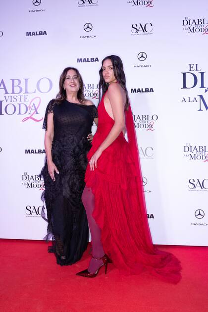 Pía Carregal junto a su musa, la modelo Lula Gallo