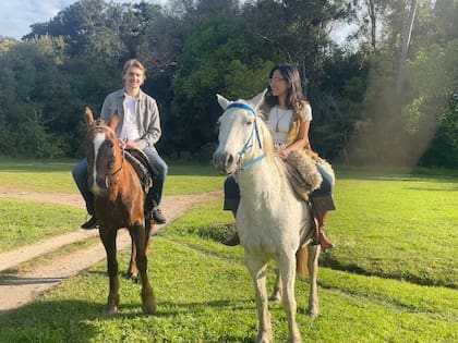 Pia, junto a su novio.