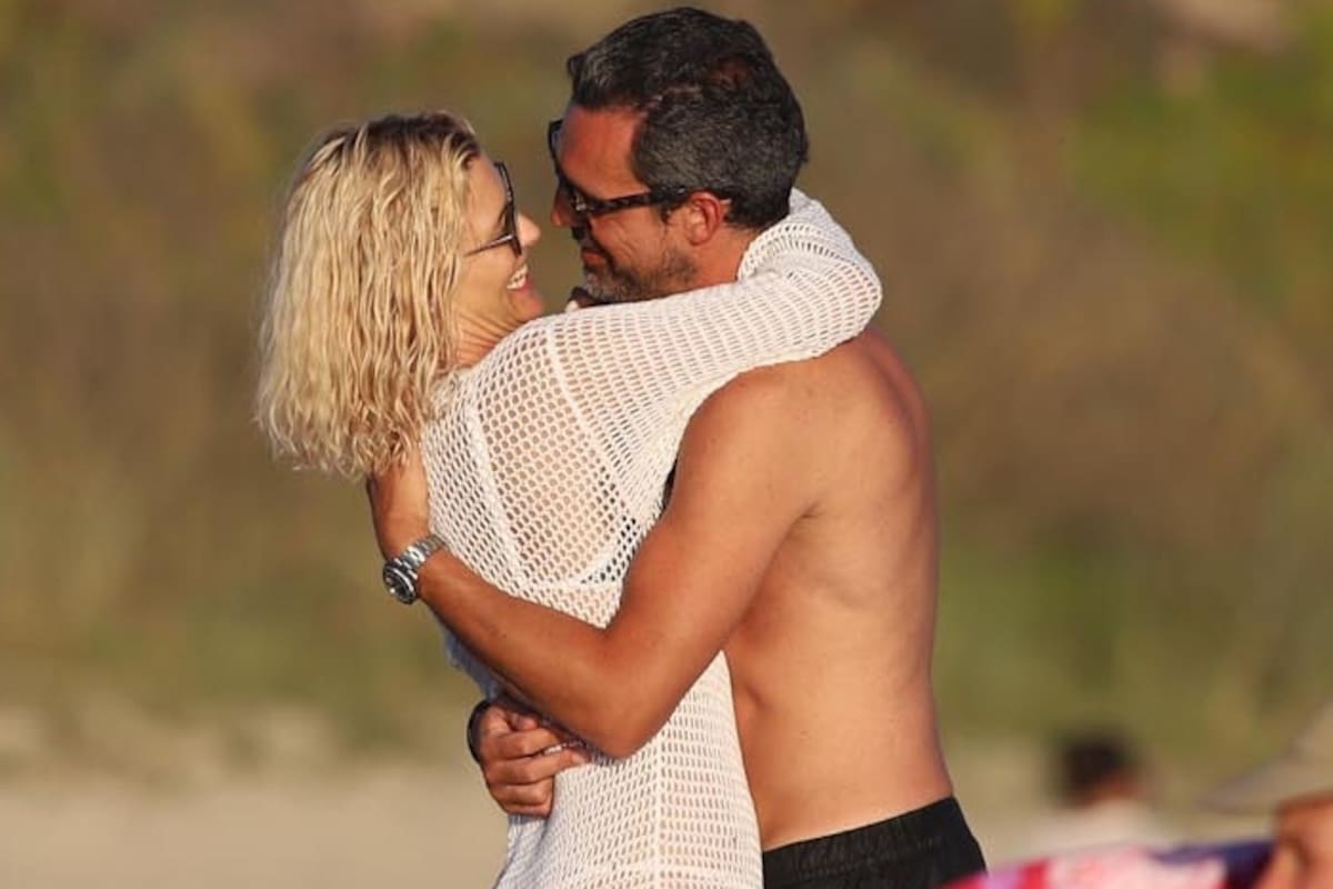 Pía Slapka y su nuevo novio a los besos y muy apasionados en José Ignacio
