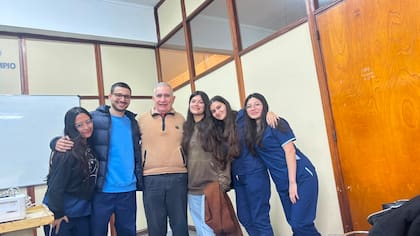 Pia viene de una familia que tiene devoción por el estudio y la educación académica.