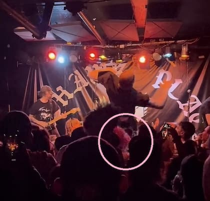 Piché tuvo que ser inmediatamente asistida en un hospital tras el impactó que recibió por parte del cantante