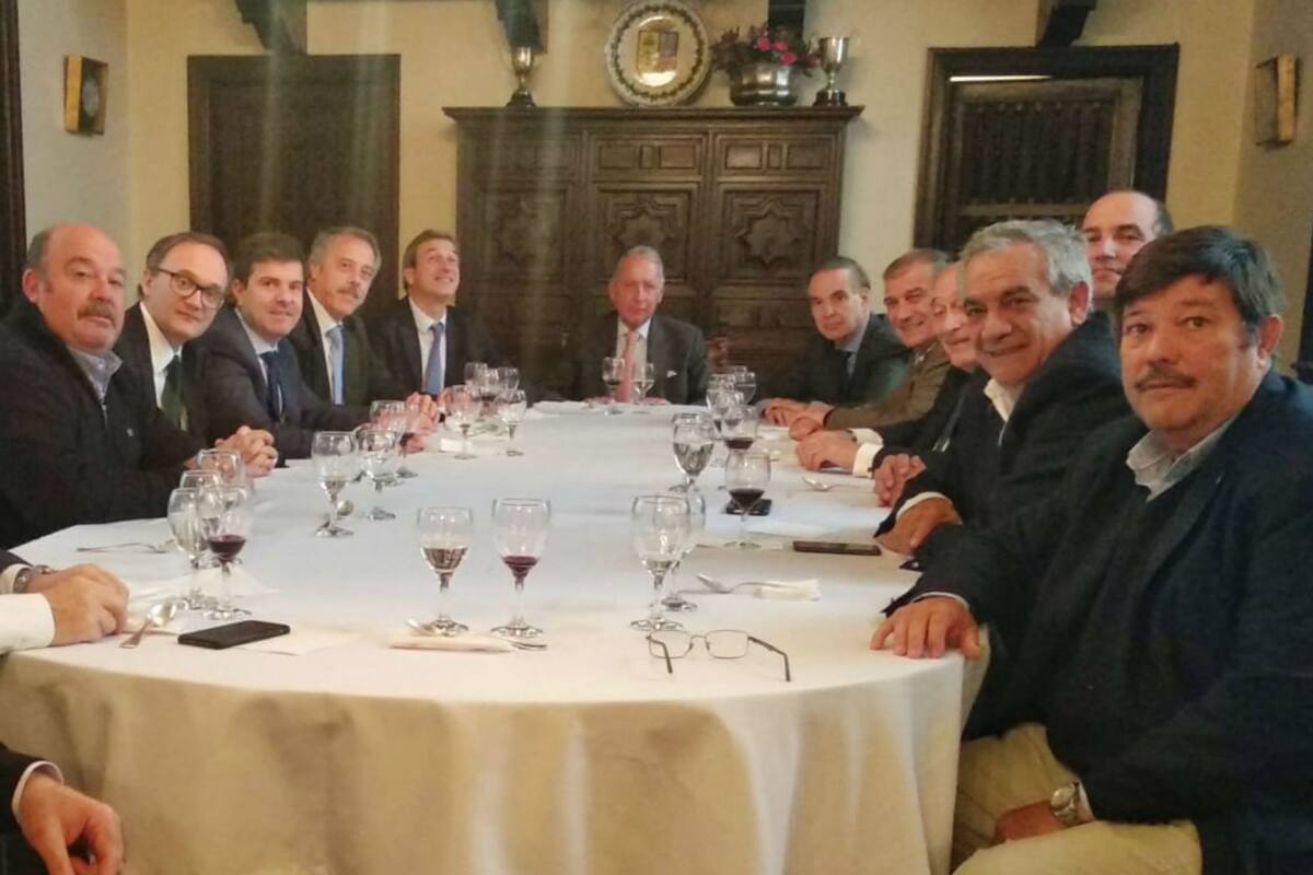 Pichetto con referentes de cámaras de la agroindustria