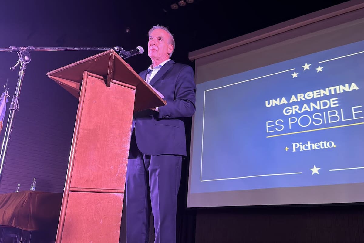 Pichetto encabezó un acto de su partido en la sede de los gastronómicos porteños