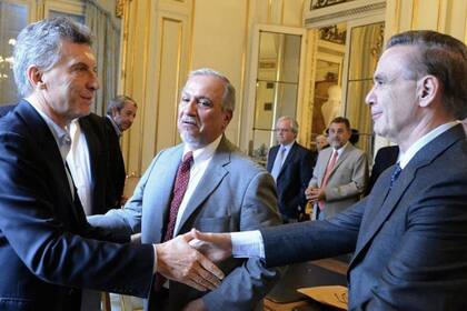 Pichetto es uno de los referentes peronistas que recibió el documento del Gobierno