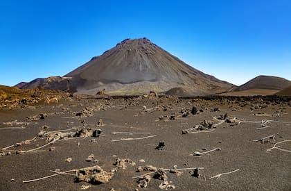 Pico Do Fogo es un volcán de 2829 metros de altura, que se posiciona como uno de los puntos más atractivos de la isla de Fogo