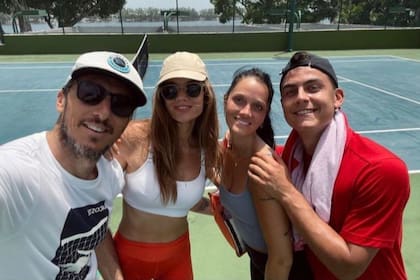 Pico Mónaco, su esposa Diana, Oriana Sabatini y Paulo Dybala jugaron un dobles en Miami