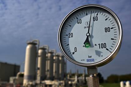 Picture taken on May 9,2022 shows equipment operated by GCA (Gas Connect Austria) and TAG (Trans Austria Gas pipelines) at one of the largest interconnection gas hubs in Europe at Baumgarten an der March, Lower Austria. - The facility mainly receives Russian imports, but takes also shipments of gas from Norway and some other countries. These supplies are re-routed to consumption centers in Austria and in Europe via a number of pipeline systems running in various directions. The Baumgarten hub consists of gas reception, metering and testing facilities. (Photo by JOE KLAMAR / AFP)