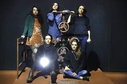 El grupo Piel de lava, formado por Elisa Carricajo, Valeria Correa, Pilar Gamboa, Laura Paredes y Laura Fernández, recibirán una mención especial