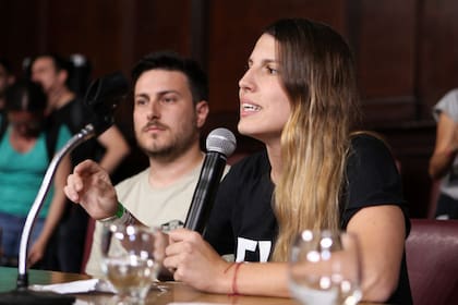 Piera Fernández de Piccol, al ser elegida presidenta de la FUA