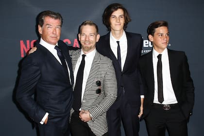Pierce, con Sean, Dylan y Christopher Brosnan; "tener hijos es difícil y muy gratificante", asegura