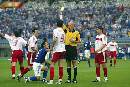 Pierluigi Collina durante el Mundial 2002 en el partido de Japón y Turquía, que terminaría en victoria 1-0 de los turcos, por los octavos de final.