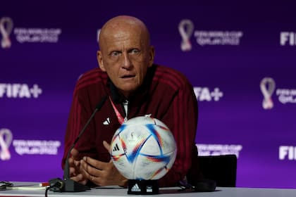 Pierluigi Collina milita la idea de modificar la regla de los penales durante los partidos