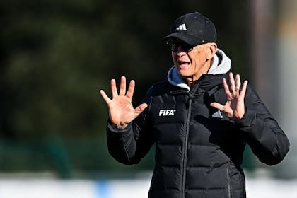 Pierluigi Collina, presidente de la Comisión de Árbitros de la FIFA, explicó los cambios reglamentarios que comenzarán a aplicarse a partir de la próxima Copa del Mundo