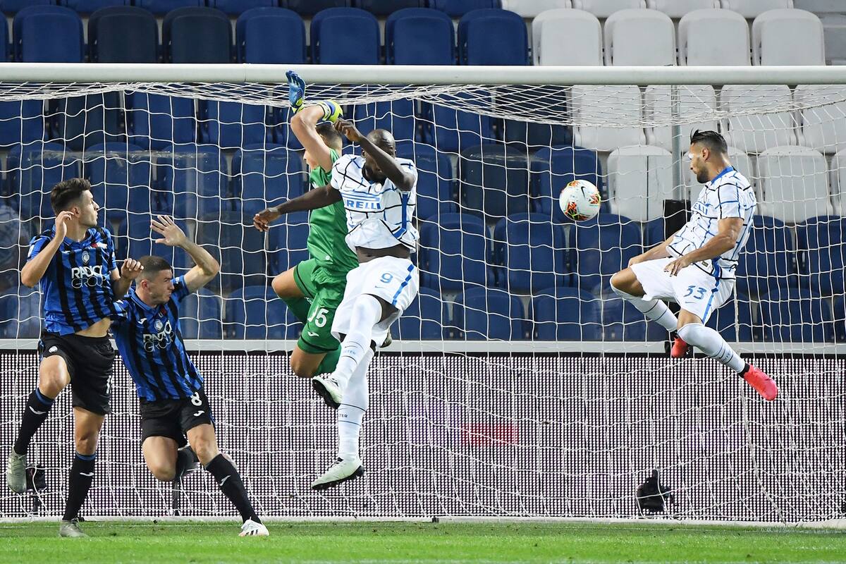 Pierluigi Gollini falló en la salida y Danilo DAmbrosio marcó el 1-0 para Inter ante Atalanta