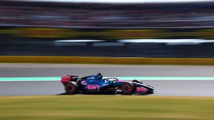 Pierre Gasly circula en la tanda inicial de entrenamientos del Gran Premio de Japón de Fórmula 1; los Alpine no son rápidos en una pista de curvas veloces, la de Suzuka.