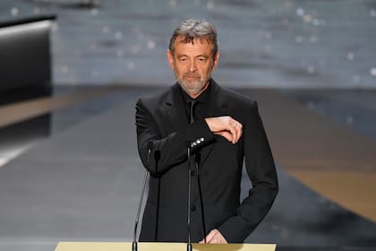 Pierre Lemaitre participó de la reciente edición de los Premios César en el Olympia de París; varias de sus novelas fueron adaptadas al cine y la televisión