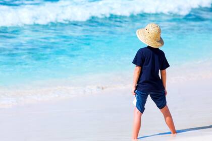 Pies en la arena, para disfrutar, con las necesarias precauciones