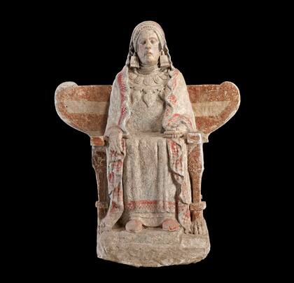 Pieza arqueológico de gran valor, la "Dama de Baza", 400 a C., integra la colección del Museo Arqueológico Nacional de Madrid, institución que trabaja junto con las universidades Complutense y de Sevilla en la recuperación del color de la histórica escultura