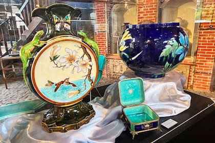 Piezas del artista Sazerat exhibidas en el museo del horno