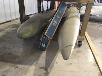 Piezas del avión que pilotéo Crippa en Malvinas