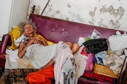 Pilar, de 81 años, convaleciente del virus chikungunya en su casa de La Habana en noviembre.