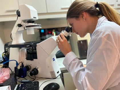 Pilar Ferrer comenzó a trabajar en el hidrogel para el corazón durante su doctorado en la Universidad Favaloro