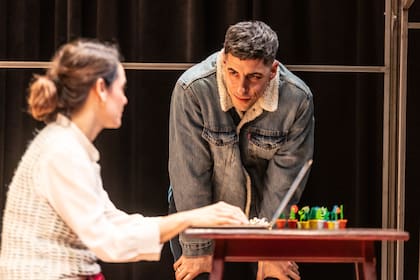 Pilar Gamboa y Esteban Lamothe en El tiempo todo entero, la obra que despedirá el año con nuevos días de funciones en noviembre