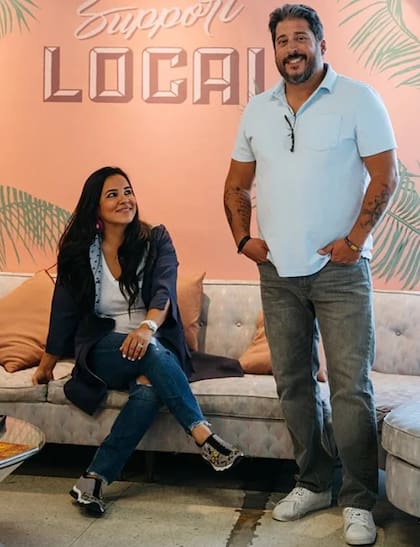 Pilar Guzman y su socio Juan Zavala, fundadores de Half Moon Empanadas