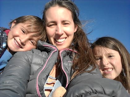 Pilar y sus hijos Tupac y Aimé
