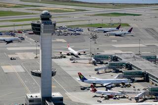 Piloto de JetBlue reporta choque con dron al aterrizar en el aeropuerto JFK