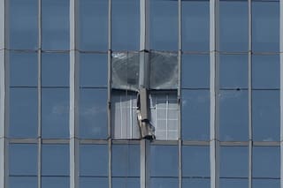 Piloto que chocó contra el edificio más alto de Pekín habló de "suicidarse", según las autoridades
