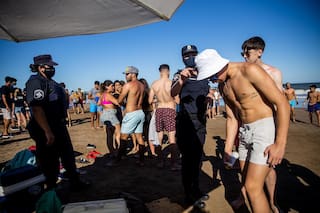Pinamar: con controles, prohíben el ingreso de bebidas alcohólicas a las playas