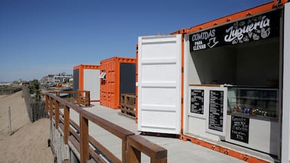 En los destinos de playa son un buen recurso para un negocio de temporada, como estos containers que funcionaron en el verano en Pinamar
