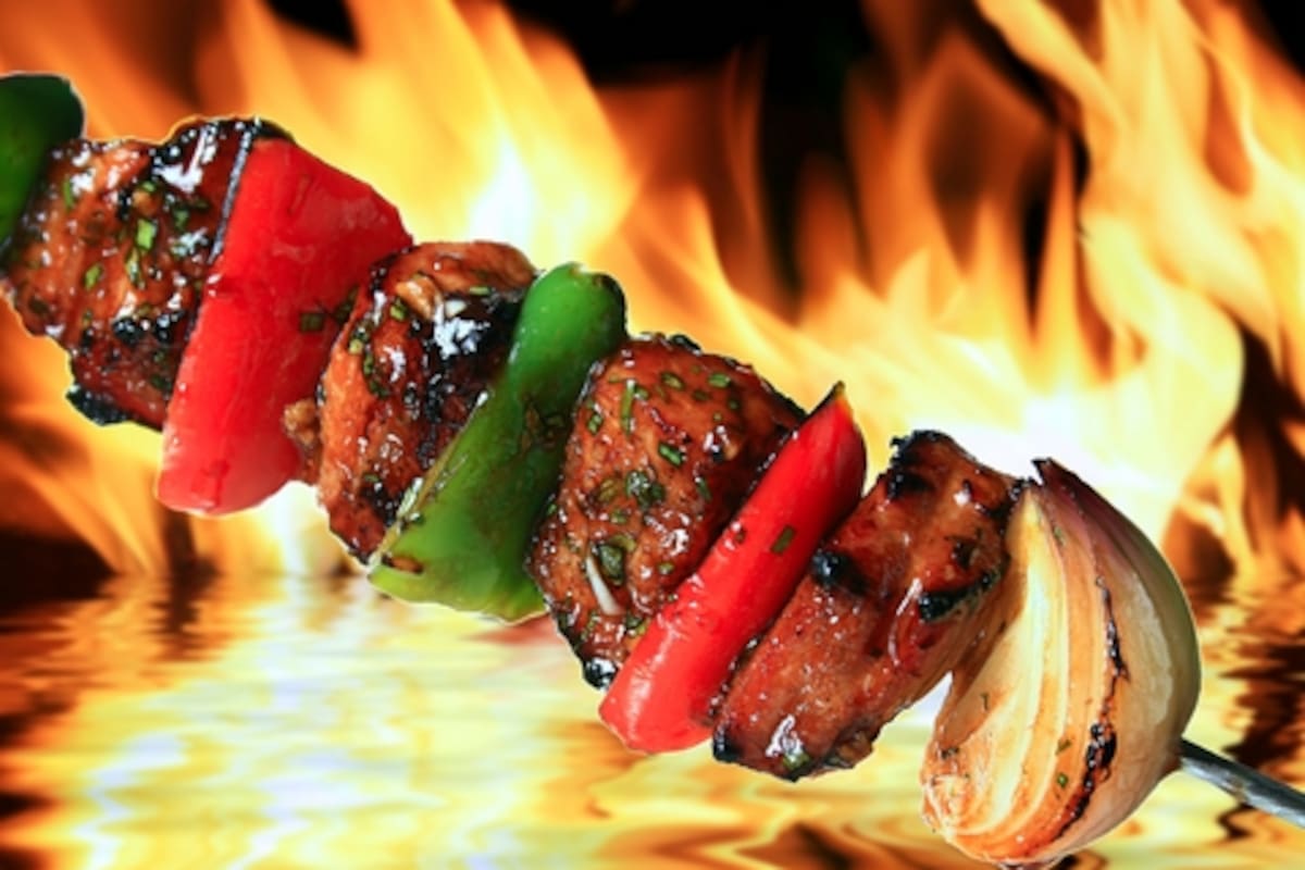 Pinchos, al disco, a la parrilla, todo vale a la hora de prender el fuego.